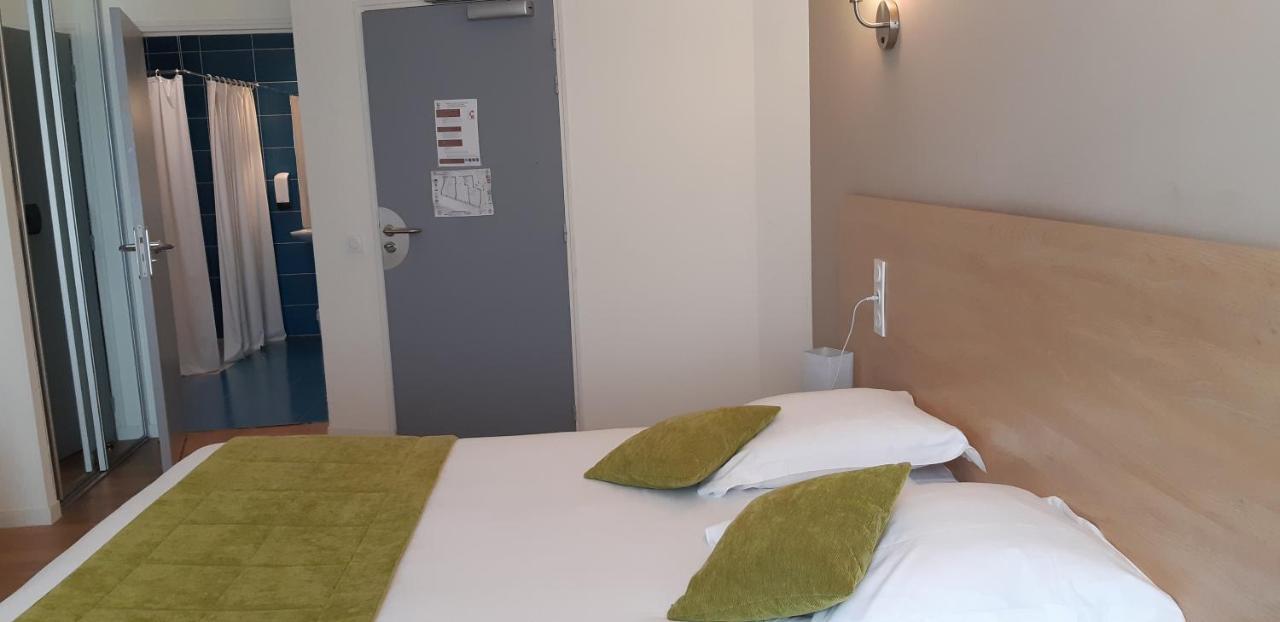 Logis Hotel Le Grand Cerf Ernee Exterior photo